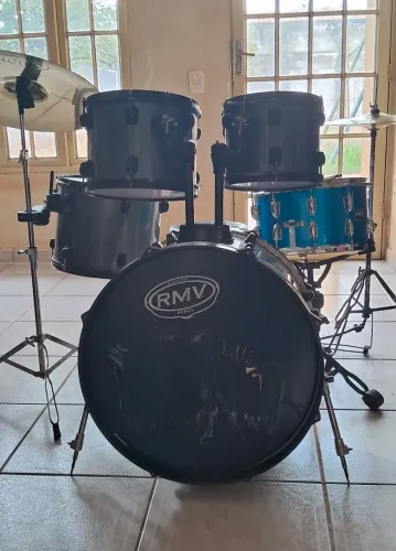 Bateria profissional completa com pratos Só 1400