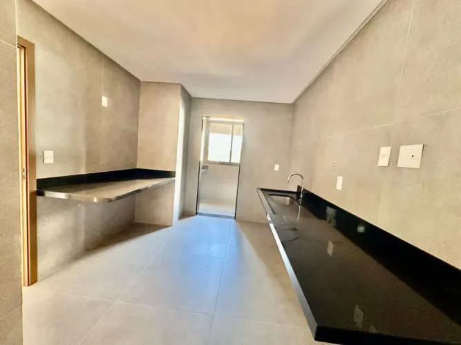 Apartamento no quarto andar, 139 m2, 3 suítes, ao lado da Av. 136, próx ao Clube de Engenh