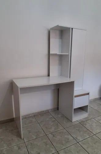 Escrivaninha 1 gaveta 1 porta