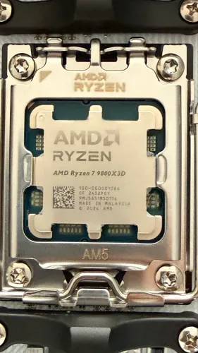 AMD Ryzen 7 9800X3D