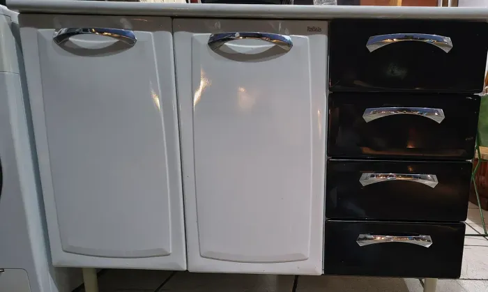 Balcão de cozinha 2 portas e 4 gavetas
