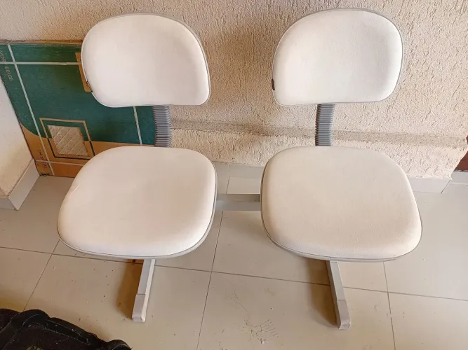 Vendo 05 cadeiras em perfeito estado