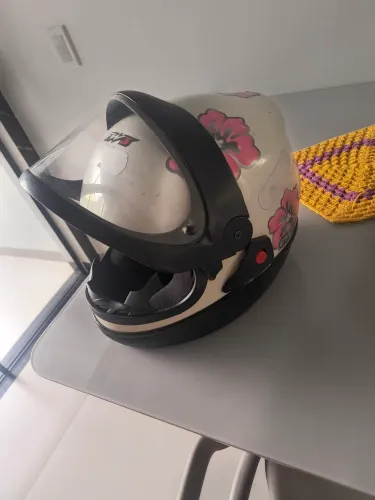 Capacete em excelente preço e estado de uso