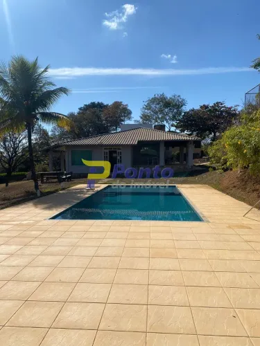 Casa no Condomínio Amendoeiras
