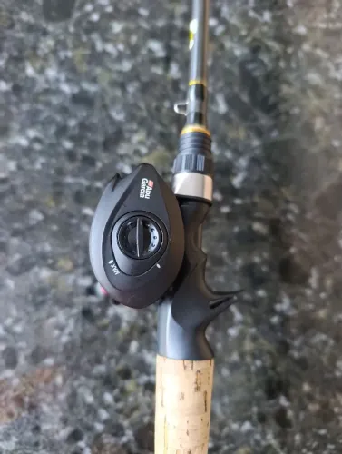 CARRETILHA ABU GARCIA+ VARA DE PESCA LUMIS