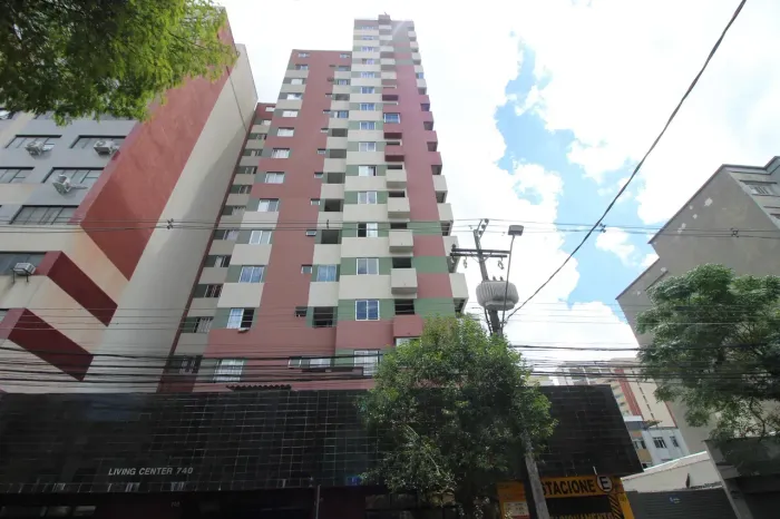 Imóvel para aluguel possui 19 metros quadrados em Centro - Curitiba - PR