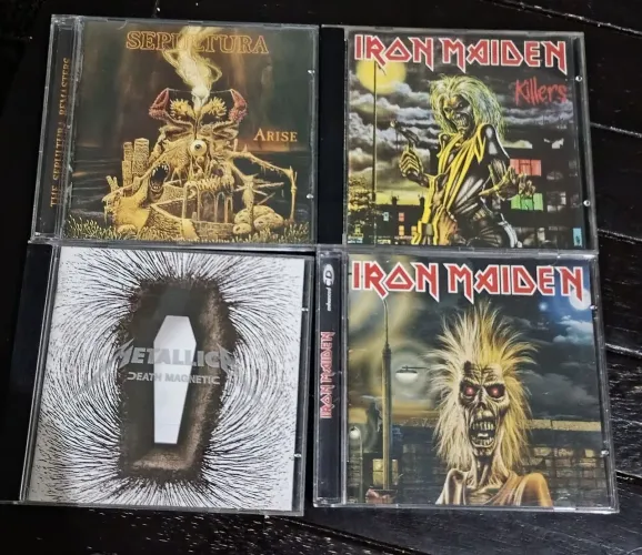 3 CDs IRON MAIDEN METALLICA  Leia A Descrição 