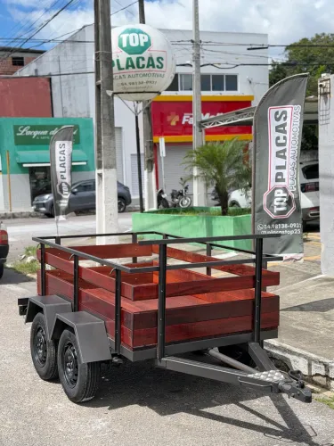 Carrocinha com dois eixos 