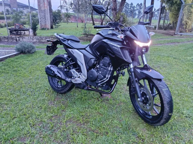 FZ25
