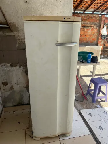 Vendo freezer vertical Electrolux