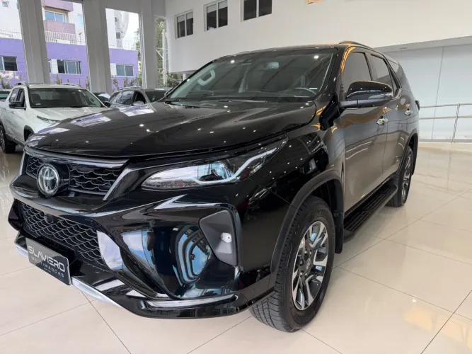 Toyota Hilux SW4 SRX Plat. 4X4 2.8 TB Die. Aut. 2026