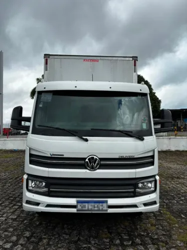 VW Delivery 11.180 V-Tronic Baú Carga Seca - Completo, Excelente Estado