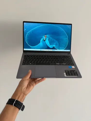 Samsung galax book core i5 16 gigas ssd 512 gigas m2
