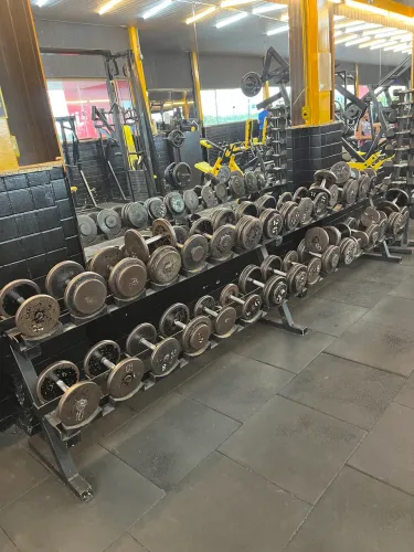 BANCADA DE HALTER DE 10kg a 30kg. 7 reais o kg. OPORTUNIDADE!