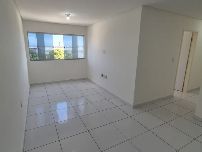 Alugo apartamentos com 3 quartos, sendo uma suíte, no Caminho do Sol. Térreo e 1° andar