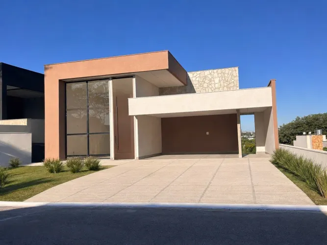 Casa 270m² em Condomínio Fechado | Piscina | Área Gourmet | 2+ Vagas/ Cond do Lago Go