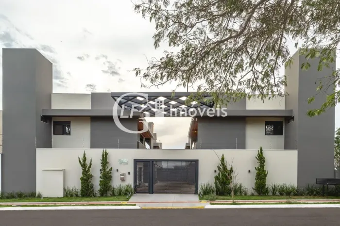 CASA COM 3 SUÍTES + 173m² | CONFORTO, ESPAÇO E LOCALIZAÇÃO PRIVILEGIADA