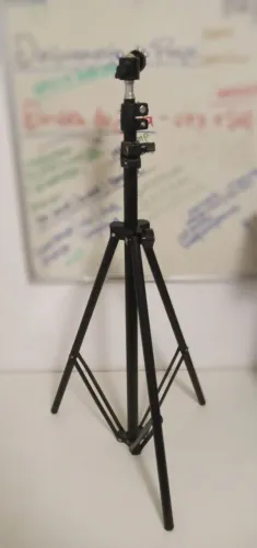 Pedestal Tripé Ajustável