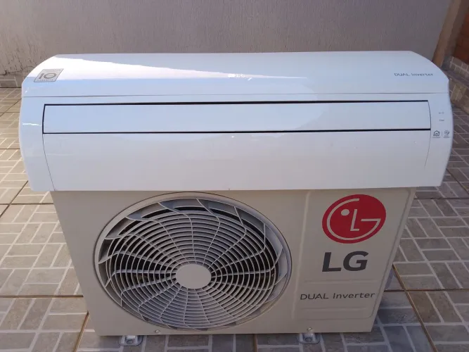 Ar condicionado LG 9000 BTUs dual inverter com wi-fi