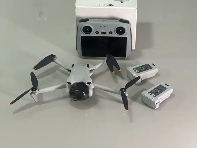 Dji Mini 3 (duas baterias e controle com tela)