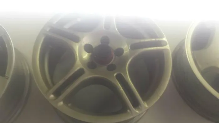 Roda aro 15 TSW estrela Prata Volkswagen Polo 5X100 exclusiva