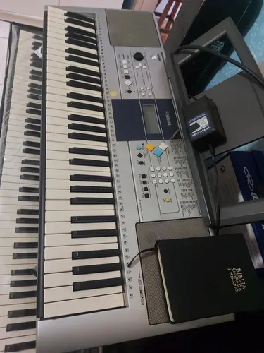 Teclado Yamaha e 323
