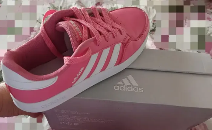 TENIS ADIDAS. 