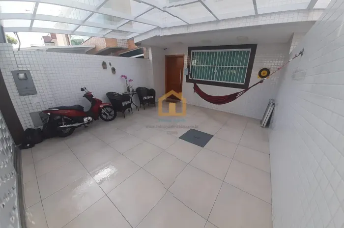 Casa com Piscina e 3 Suítes  à venda no bairro Embaré - Santos/SP