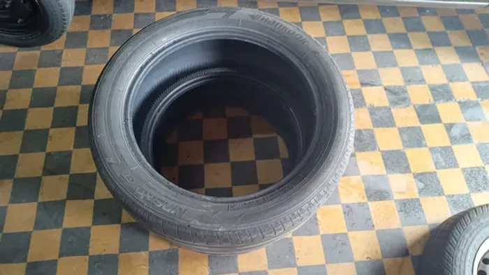2 Pneus (Par) 235/50R19 Hankook Kinergy GT Usado