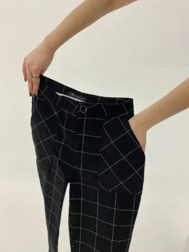 Calça SEMINOVA Flor de Lis Preta xadrez Tamanho M