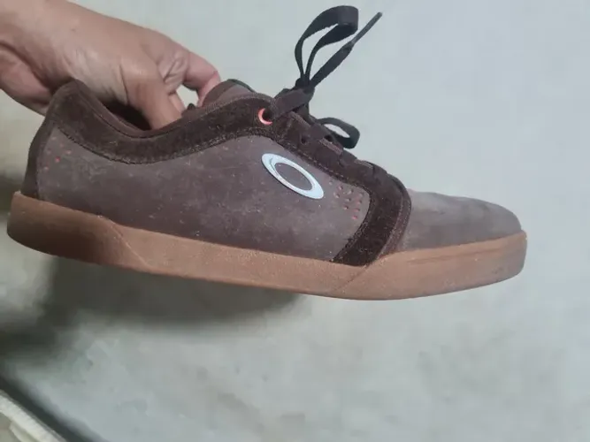 Tenis oakley raro
