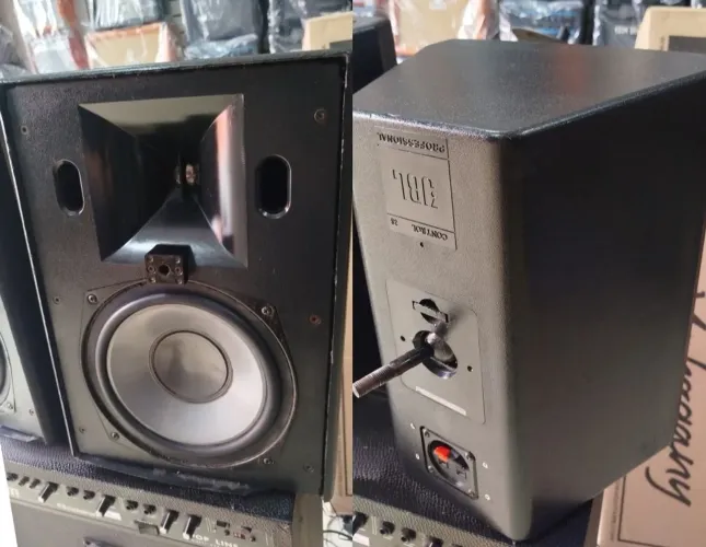 Par monitor JBL profissional Control 28 