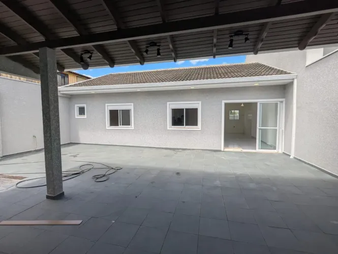 Imóvel para aluguel possui 150 metros quadrados com 3 quartos em Santa Cândida - Curitiba 