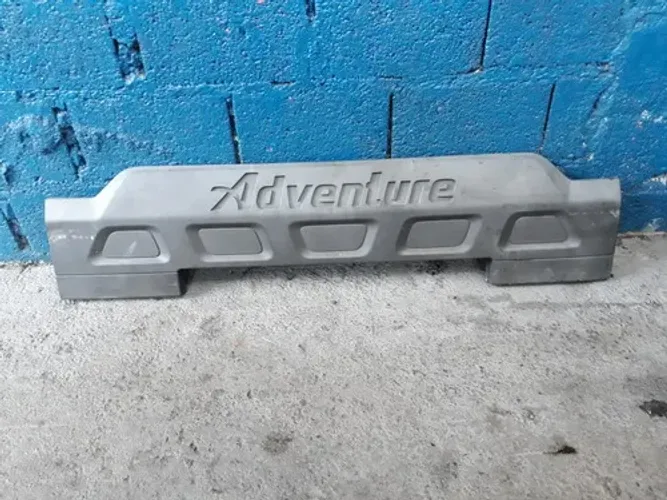 Aplique Da Tampa Traseira Fiat Strada Adventure 2013 .. 9769