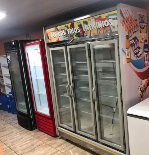 Geladeira Expositora para Bebidas e Laticínios