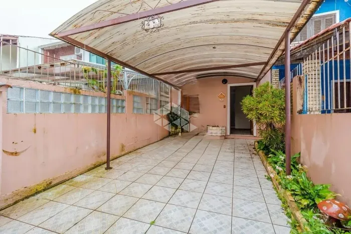 Casa estilo sobrado - 2 dormitórios e 2 banheiros - Hipica, Zona Sul de POA