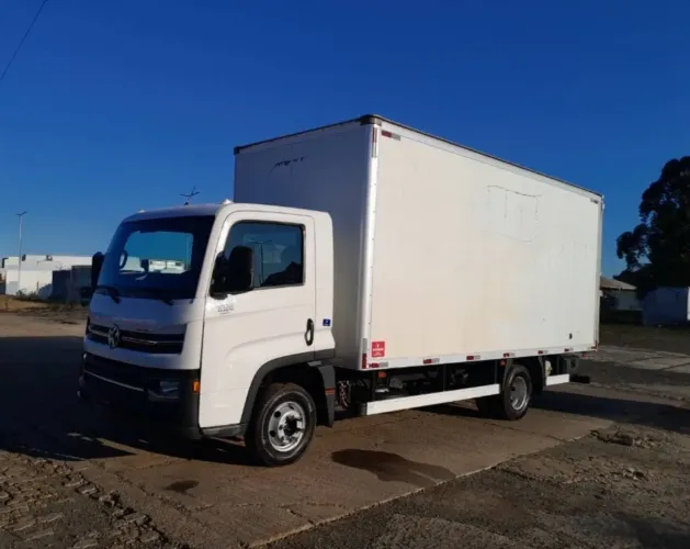 VW 6.160 Delivery ano 2020 com Baú de 6 metros, em SP