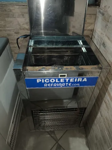 Picoleteira Refrigerada e seladora 