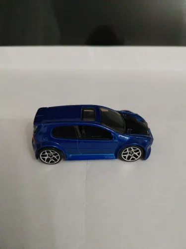 Miniatura VW Golf GTI - Hot Wheels