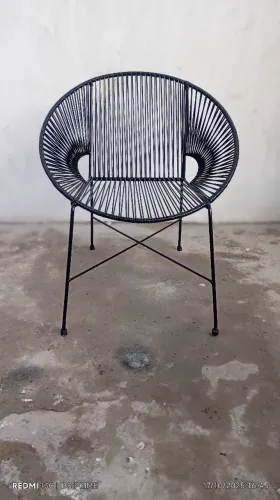 Cadeira  redonda em espaguete 