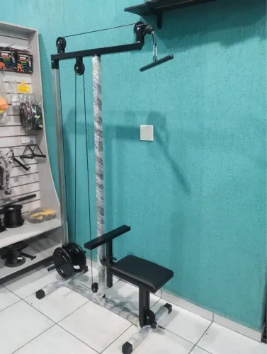 Pulley com remada Aparelho de musculação 