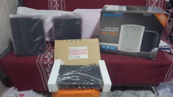 Equipamento de Som profissional ( caixas OB 320 e Amplificador Re Oneal 2 canais c/ BT)