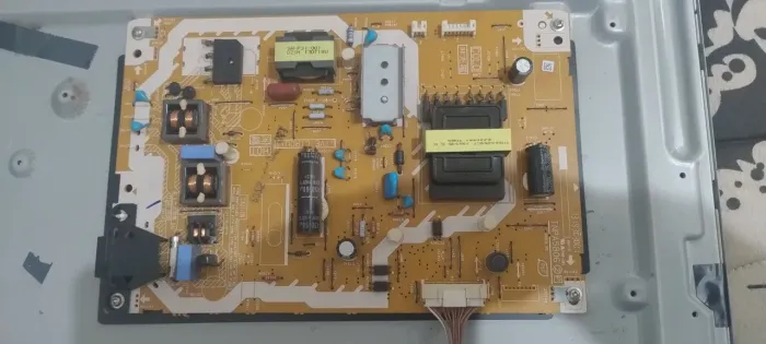 Placa da fonte da smartv Panasonic tc l42e6b com defeito 