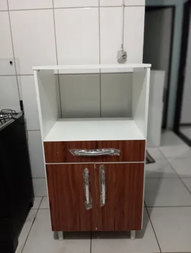 Balcão para microondas e forno disponível