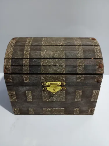 Mini Baú Decorativo Vintage altura 13 x15 x12 cm