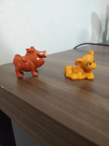 2 Miniaturas Rei Leão e Pumba