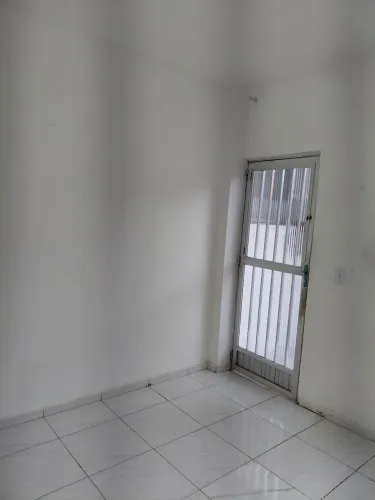 Casa com 2 quartos,sala,cozinha,banheiro e área na Ladeira dos tabajaras
