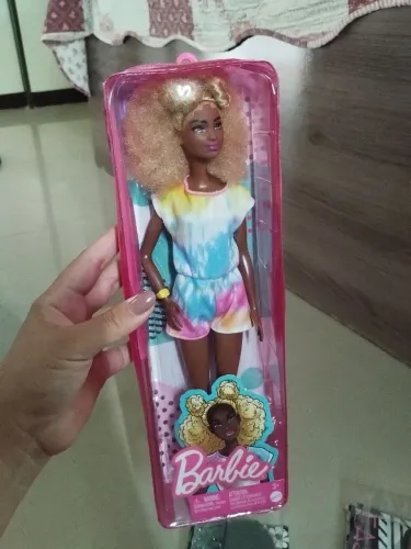 Barbie Fashionista original na caixa