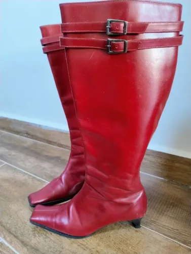 Botas Vermelhas de Couro 38- Elegância e Estilo
