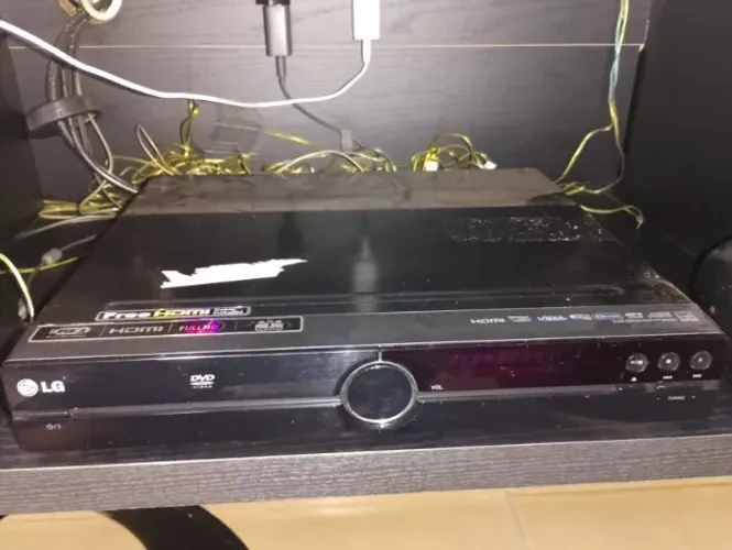 Central Home Theater LG - modelo: HT305SU - com defeito p/ retirada de peças